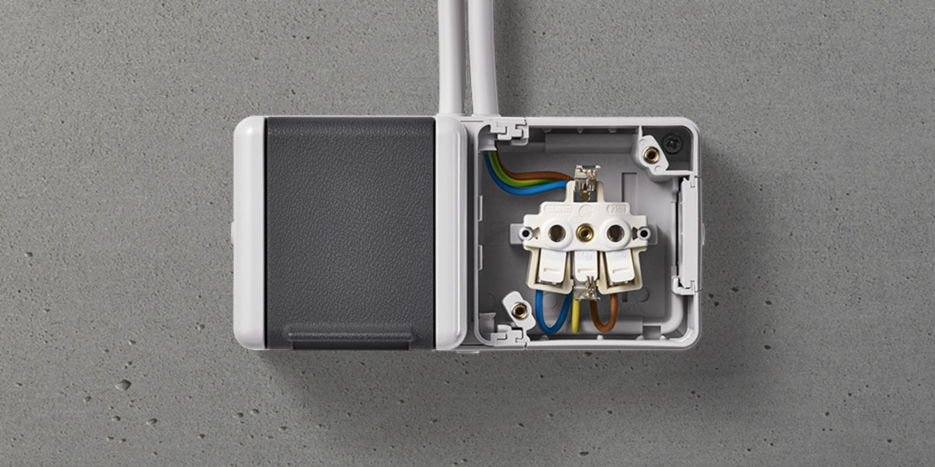 Doppelsteckdose mit Trennsteg bei MK Elektrotechnik GmbH in Steinwiesen